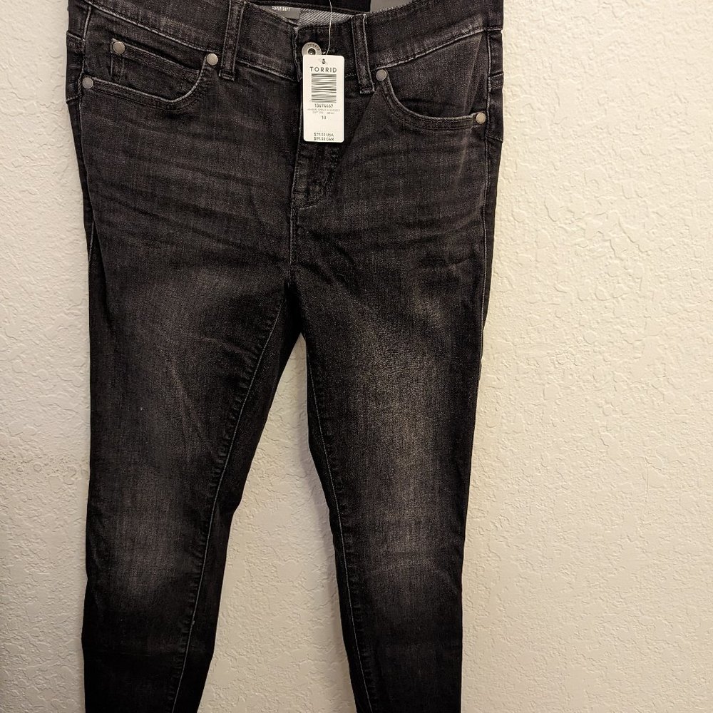 Torrid Bombshell Skinny Dark Gray 10 Regular Jeans NWT